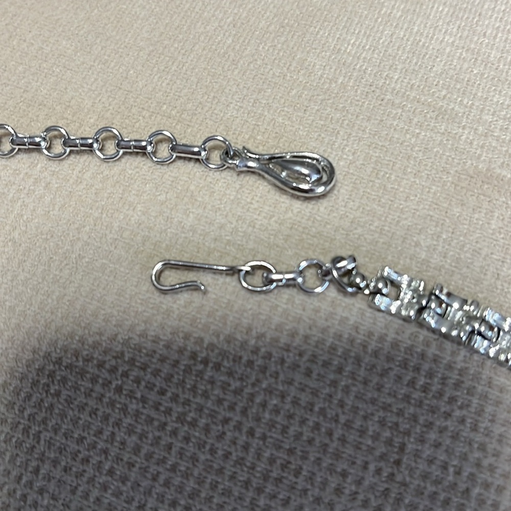 Vintage “Coro” brand silver tone necklace. Exc vintage cond. Signed. - Picture 3 of 7